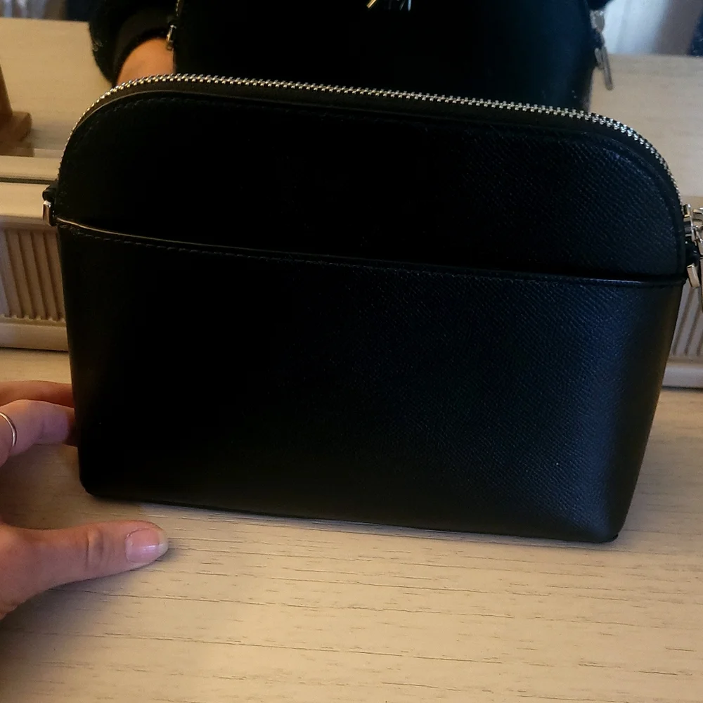 Micheal Kors Crossbody bag - Picture 3 of 4